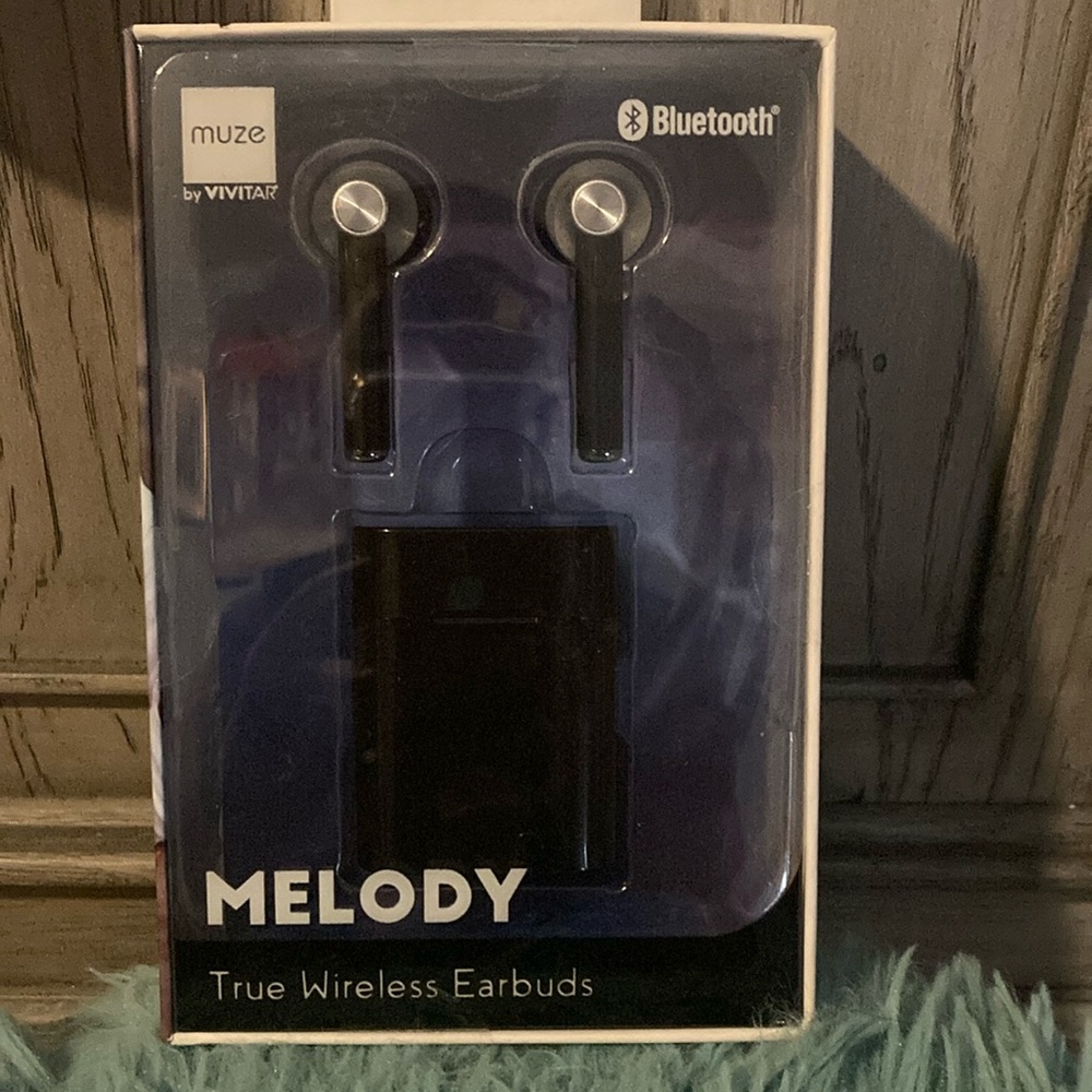 BRAND NEW WIRELESS EARBUDS! NWT! NIB! SMOKE FREE HOME!